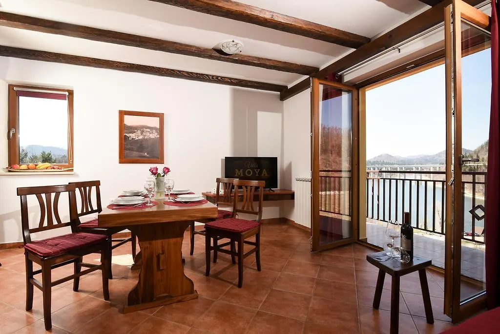 Villa Moya Fuzine