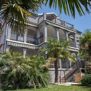 Dina Apartman Biograd Na Moru